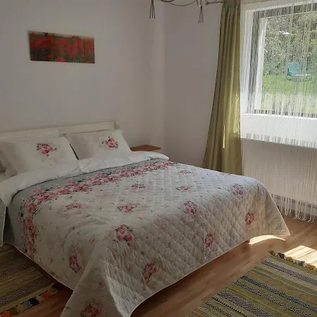 アパート R-house ブラショフ