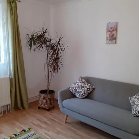 アパート R-house ブラショフ