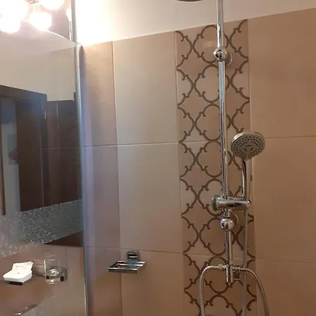 アパート R-house ブラショフ