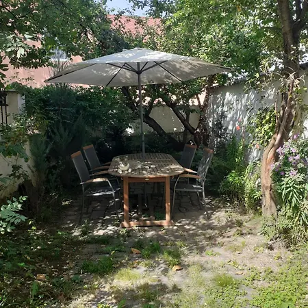 Апартаменти R-house *